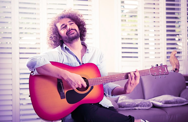 Man playing the Yamaha F310 acoustic guitar