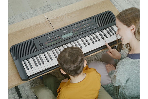 Parent and child playing the Yamaha PSR-E283 - portable keyboard for beginners